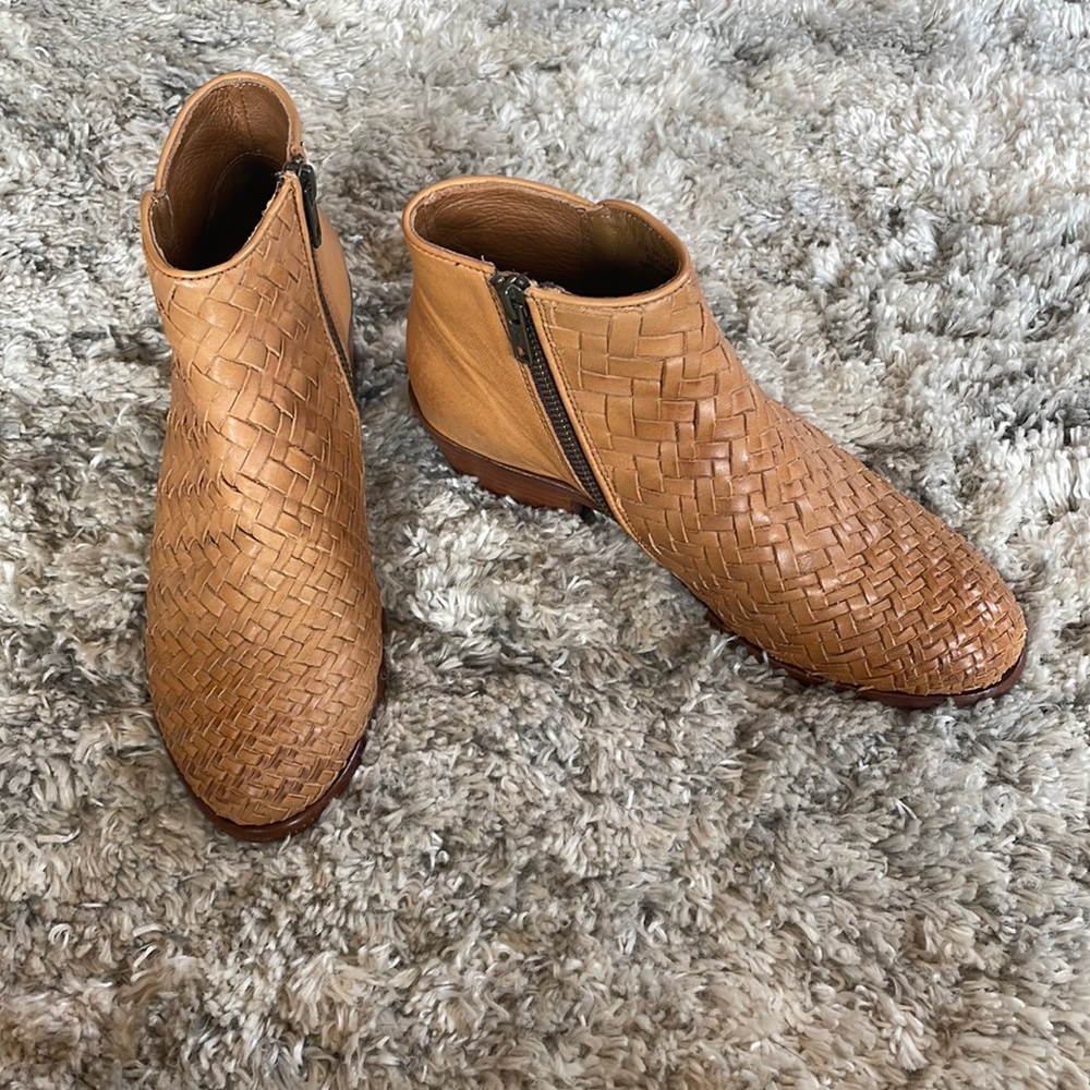Frye Carson Woven Bootie